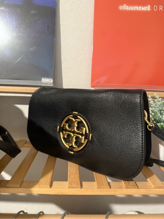 Tory Burch Handbags - Tory Burch Black Pebbled Leather Crossbody with Gold Logo
